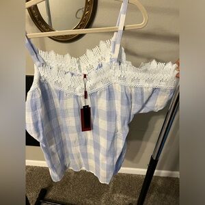 Love Scarlett Open shoulder/arm farm print lace unique bon fire plaid top! 💙🌾